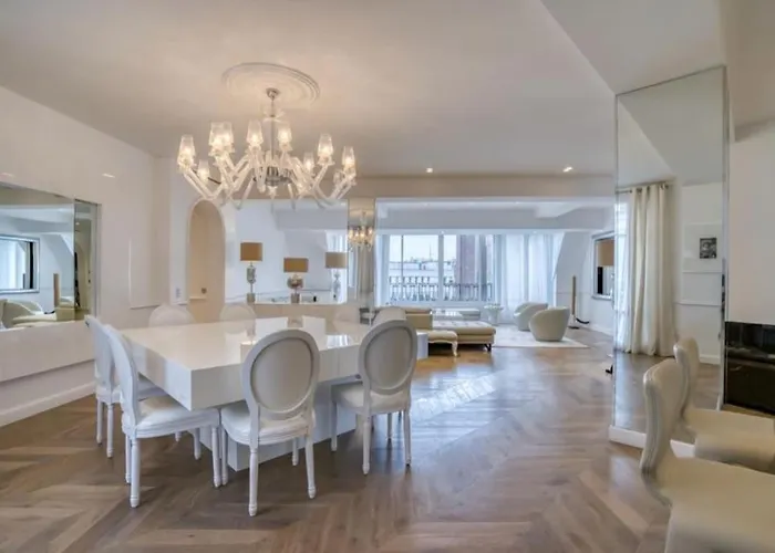 Appartement Palais Privé Luxe Vue Tour Eiffel Confort Exclusif Paris