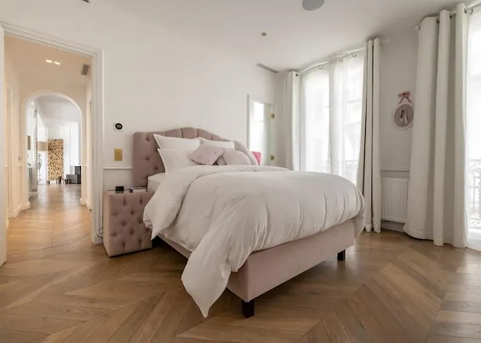 Palais Privé Luxe Vue Tour Eiffel Confort Exclusif