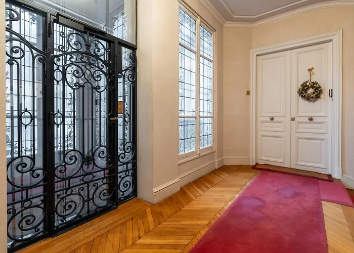 Appartement Palais Privé Luxe Vue Tour Eiffel Confort Exclusif Paris